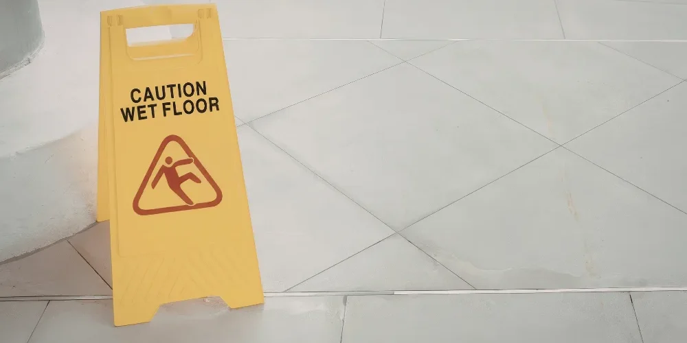 รวม 8 วิธีแก้ปัญหาพื้นห้องน้ำลื่น