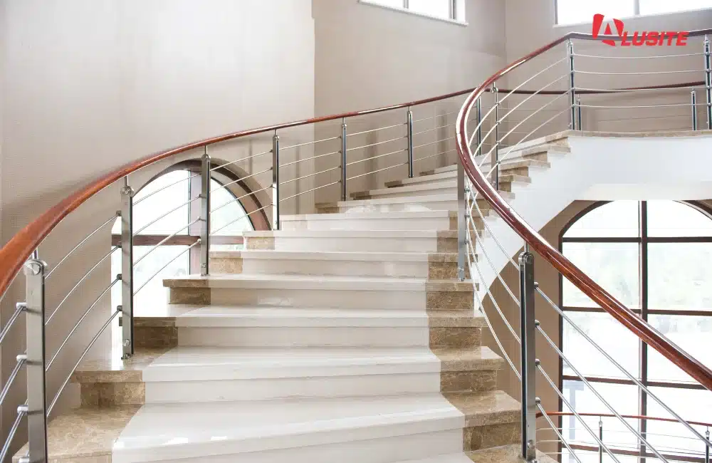 ควรเลือกวัสดุแบบไหนในการทำบันไดบ้าน