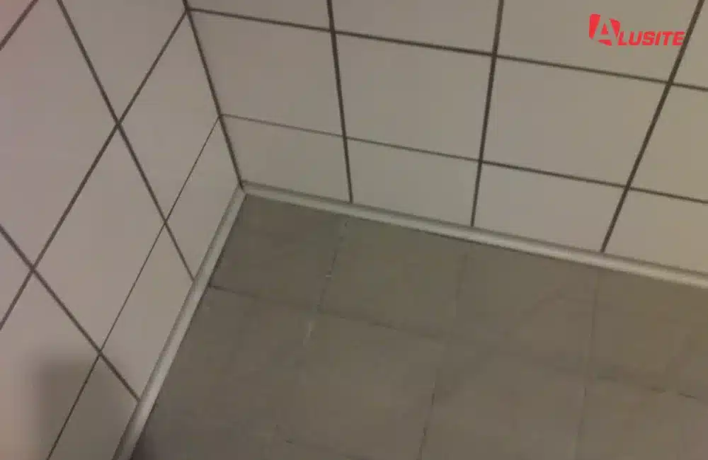 การติดตั้งคิ้วอลูมิเนียมโค้ง