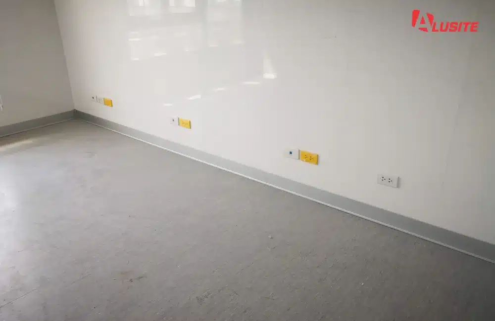 ผลงานการติดตั้งบัวพื้นอลูมิเนียม 1