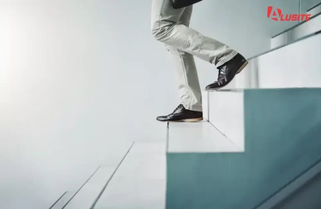 เลือกขนาดจมูกบันไดให้เหมาะ ใช้งานปลอดภัยทุกก้าว