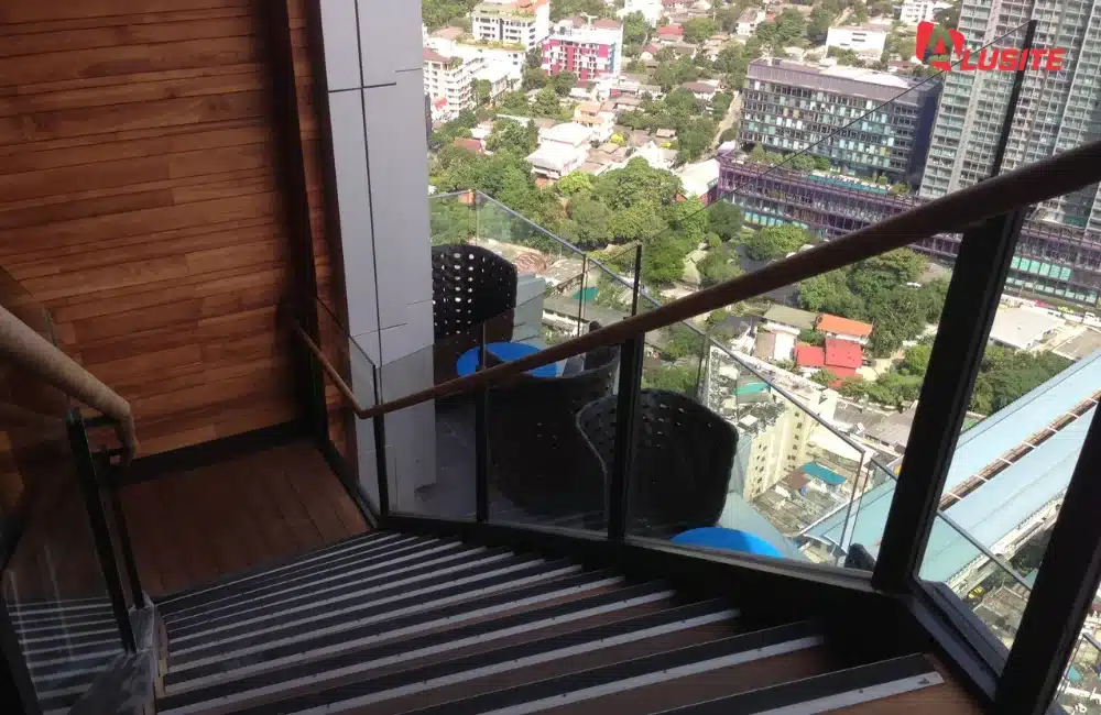 ผลงานการติดตั้งคิ้วจมูกบันไดกันลื่น 1