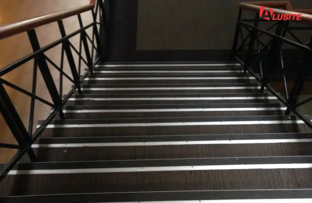 ผลงานการติดตั้งคิ้วจมูกบันไดกันลื่น 5