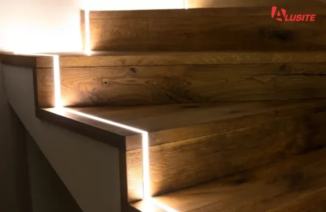 แจก 15 ไอเดียไฟบันไดบ้าน สวยเก๋ไม่ซ้ำใคร