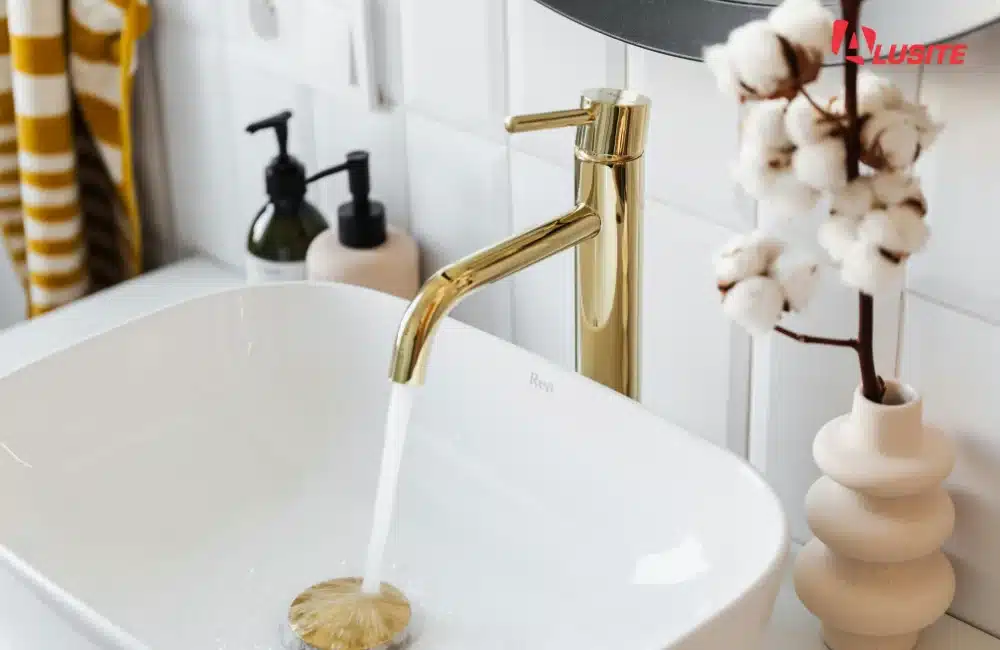 เพิ่มความหรูหราด้วยอุปกรณ์สีทองหรือสีดำด้าน